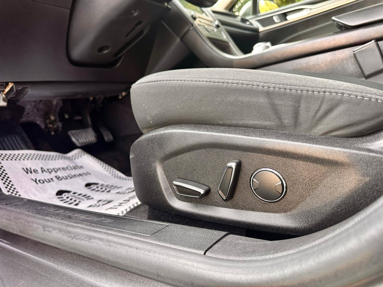 Used 2017 Ford Fusion SE w/ Fusion SE Technology Package FWD image 29