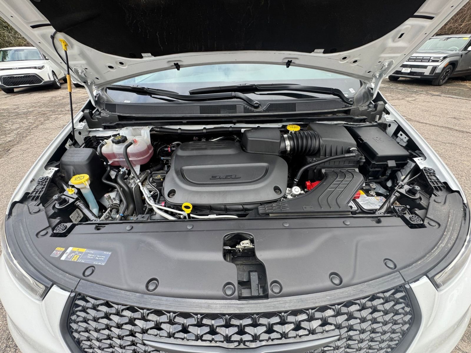 Used 2025 Chrysler Pacifica Limited image 31