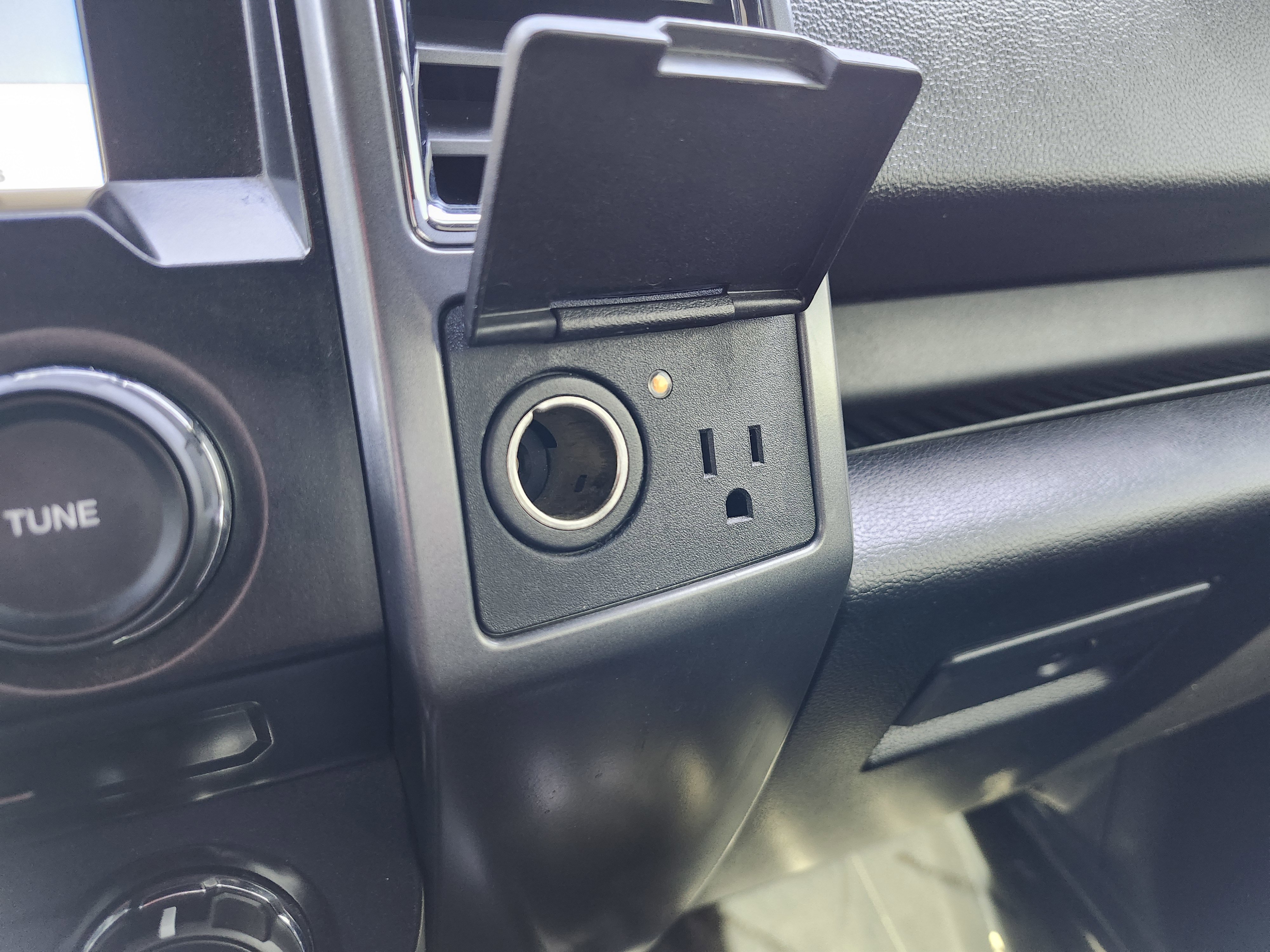 Used 2016 Ford F150 XLT w/ Equipment Group 302A Luxury image 7