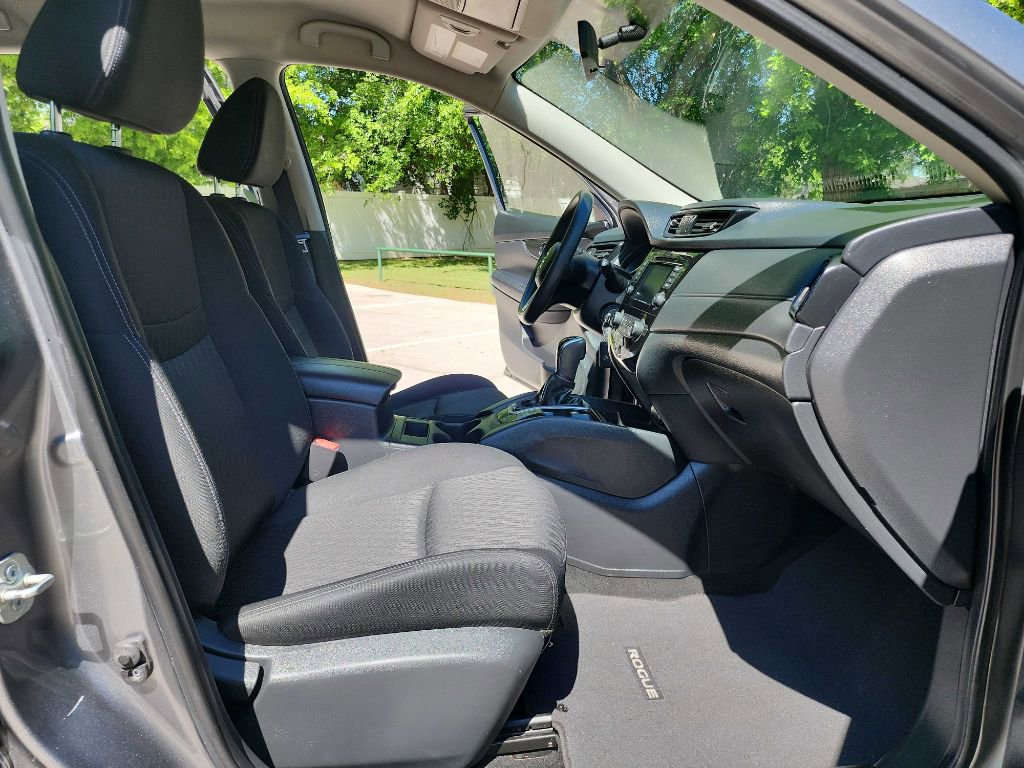 Used 2018 Nissan Rogue S image 33