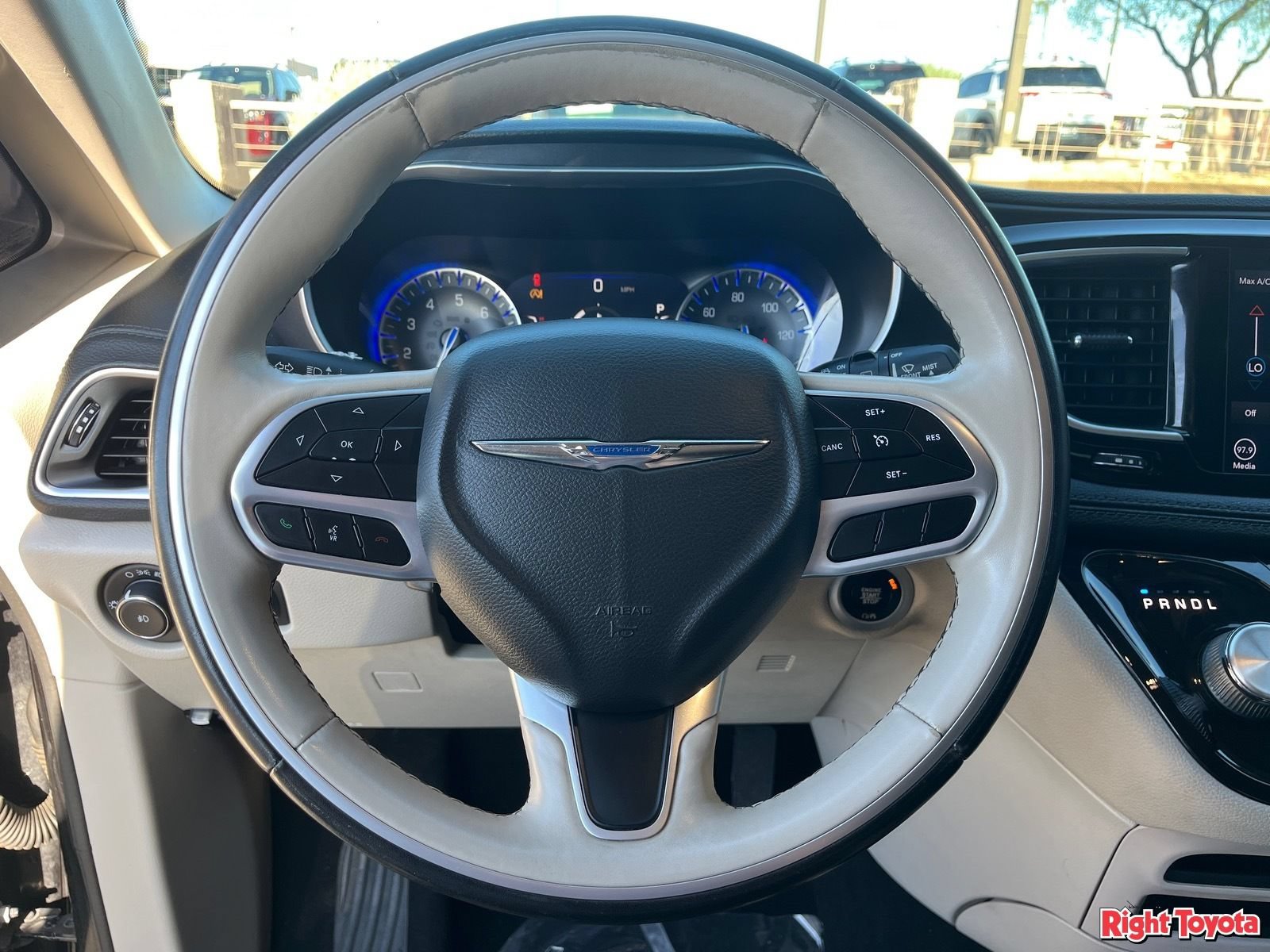 Used 2020 Chrysler Pacifica Limited FWD image 21