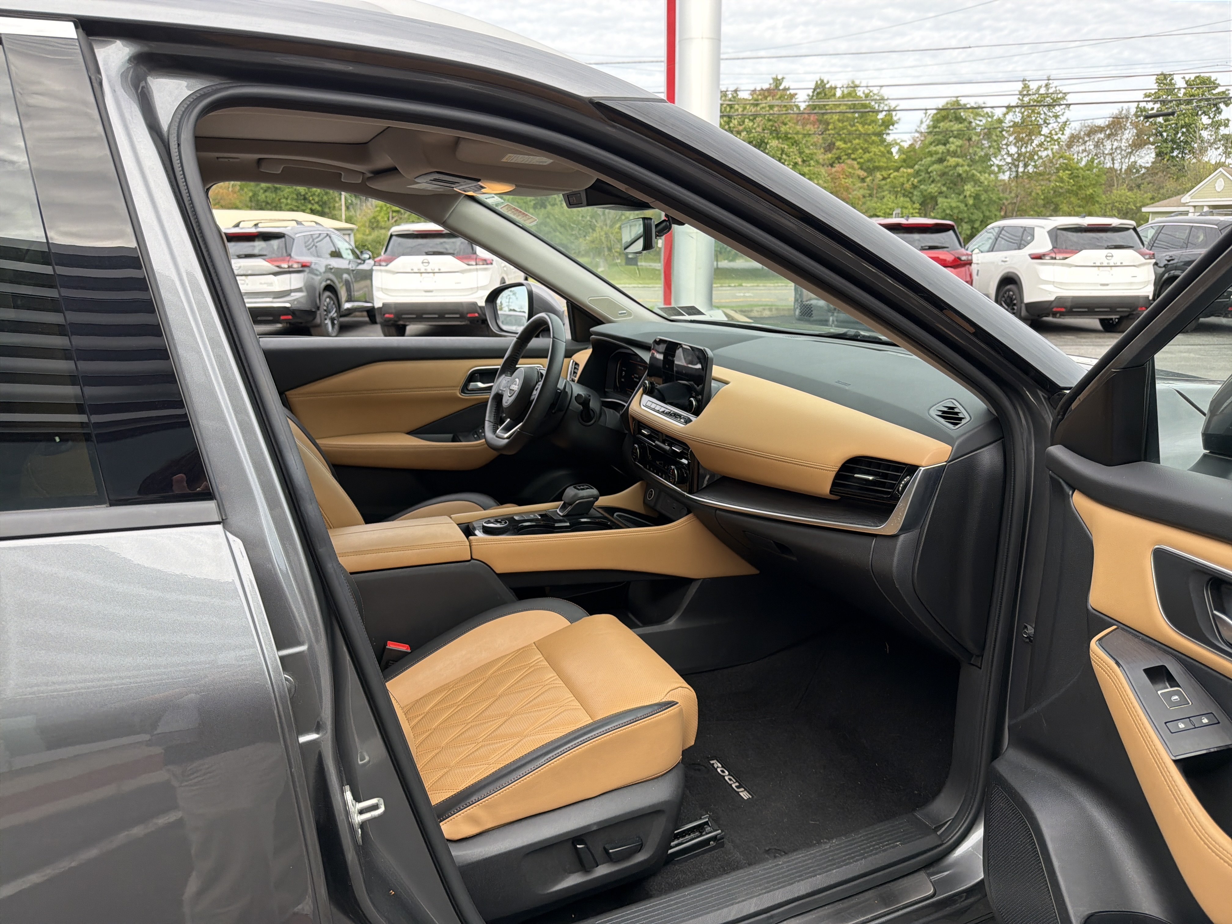 Certified 2023 Nissan Rogue Platinum AWD/4WD image 11