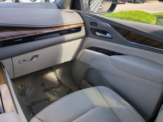 Used 2024 Cadillac Escalade Premium Luxury Platinum AWD/4WD image 17