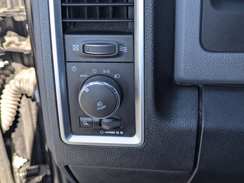 Used 2017 RAM 1500 Classic SLT AWD/4WD image 25
