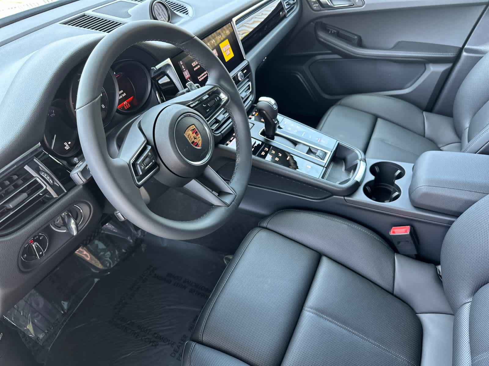 New 2026 Porsche Macan AWD/4WD image 4