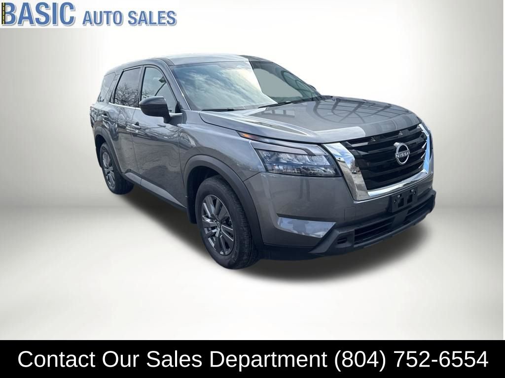 Used 2025 Nissan Pathfinder S image 4