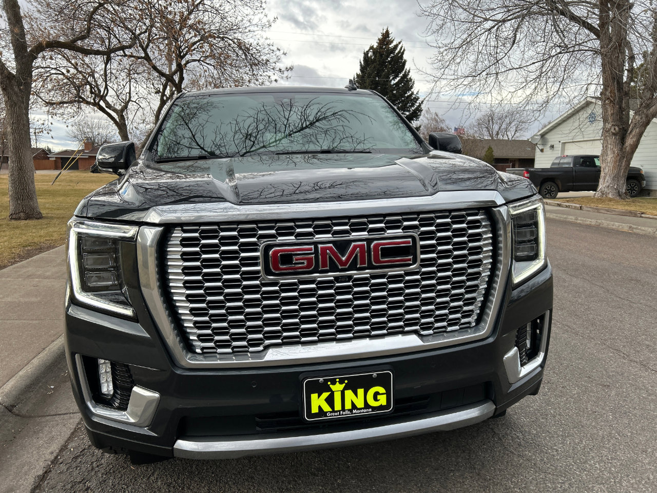 Used 2021 GMC Yukon Denali w/ Denali Premium Package AWD/4WD image 3