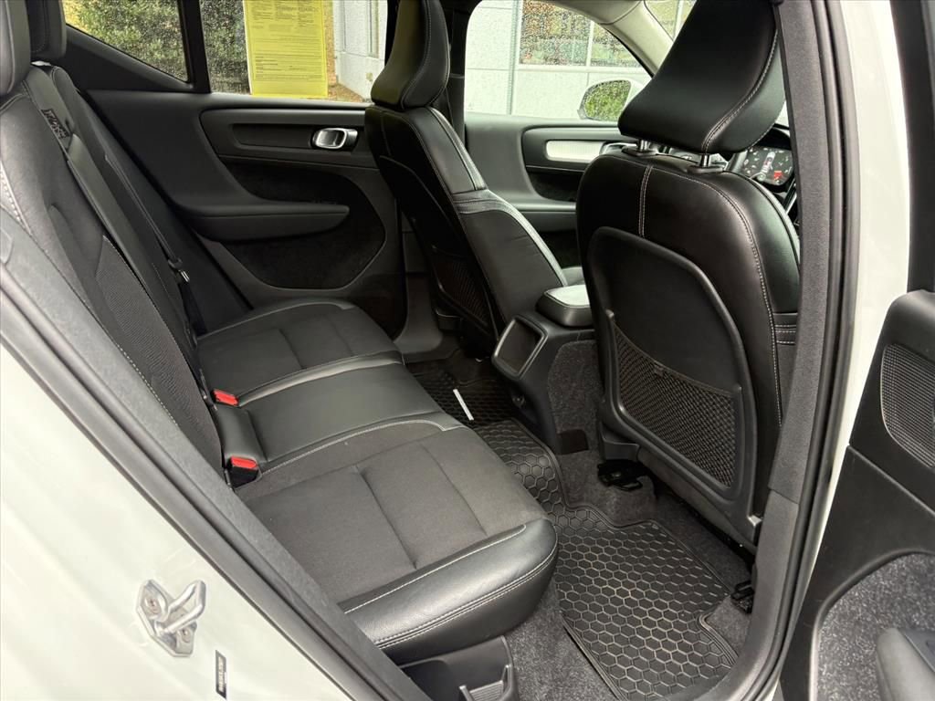 Used 2020 Volvo XC40 T5 Momentum image 18