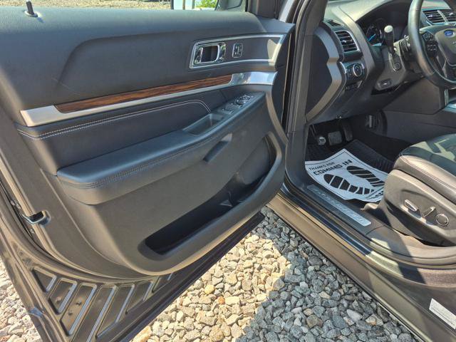 Used 2017 Ford Explorer Limited FWD image 9