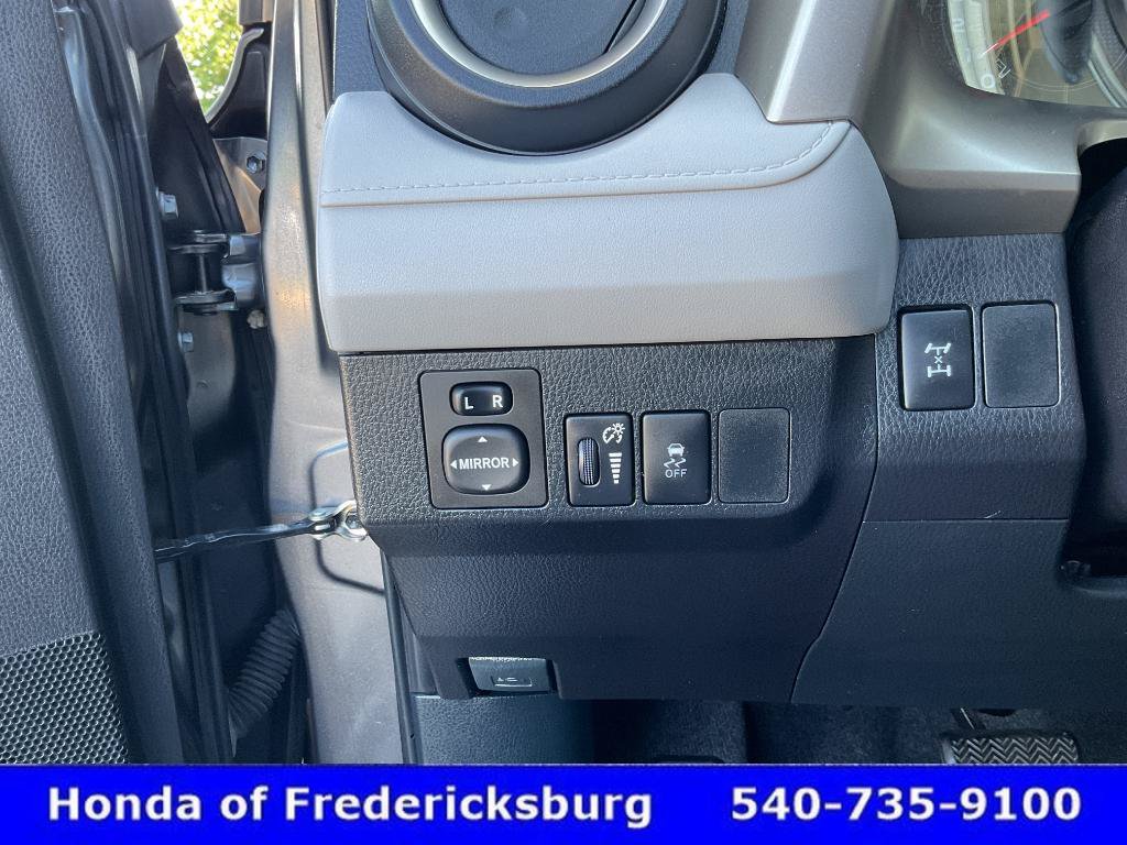 Used 2015 Toyota RAV4 LE AWD/4WD image 44