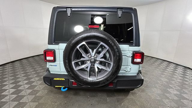 Used 2024 Jeep Wrangler Unlimited w/ Convenience Group AWD/4WD image 4