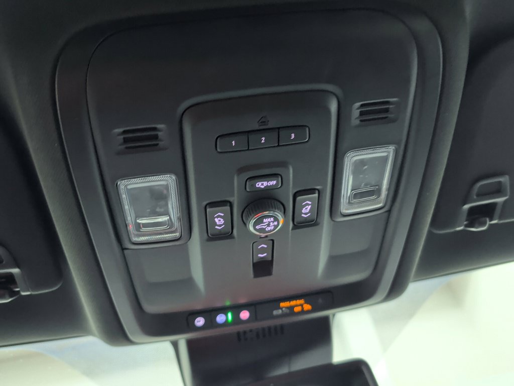 Used 2023 Chevrolet Tahoe Premier AWD/4WD image 24