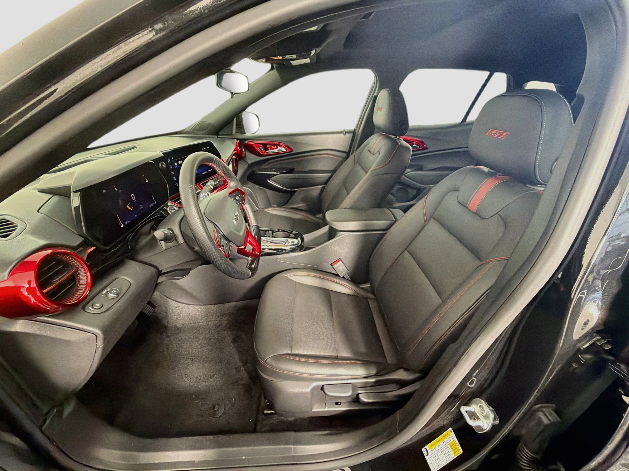 Used 2024 Chevrolet Trax RS w/ Sunroof Package FWD image 13