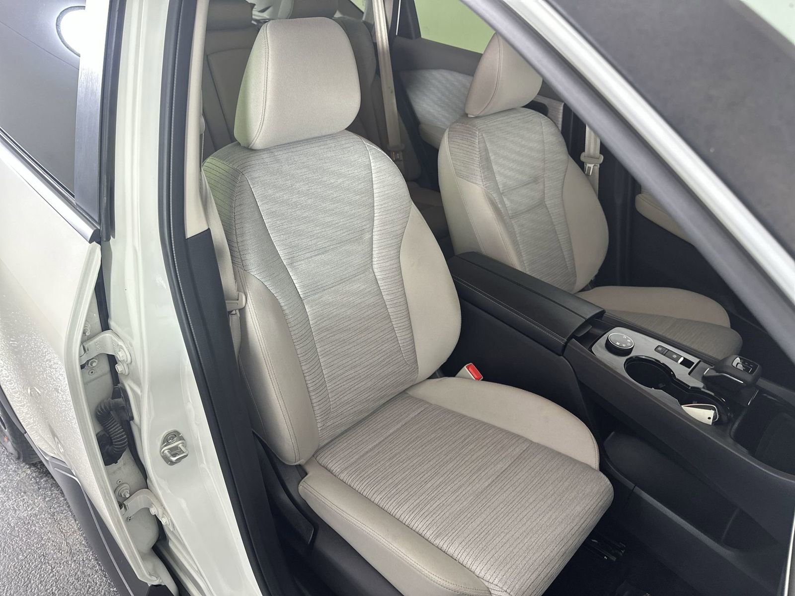 Used 2023 Nissan Rogue SV image 31