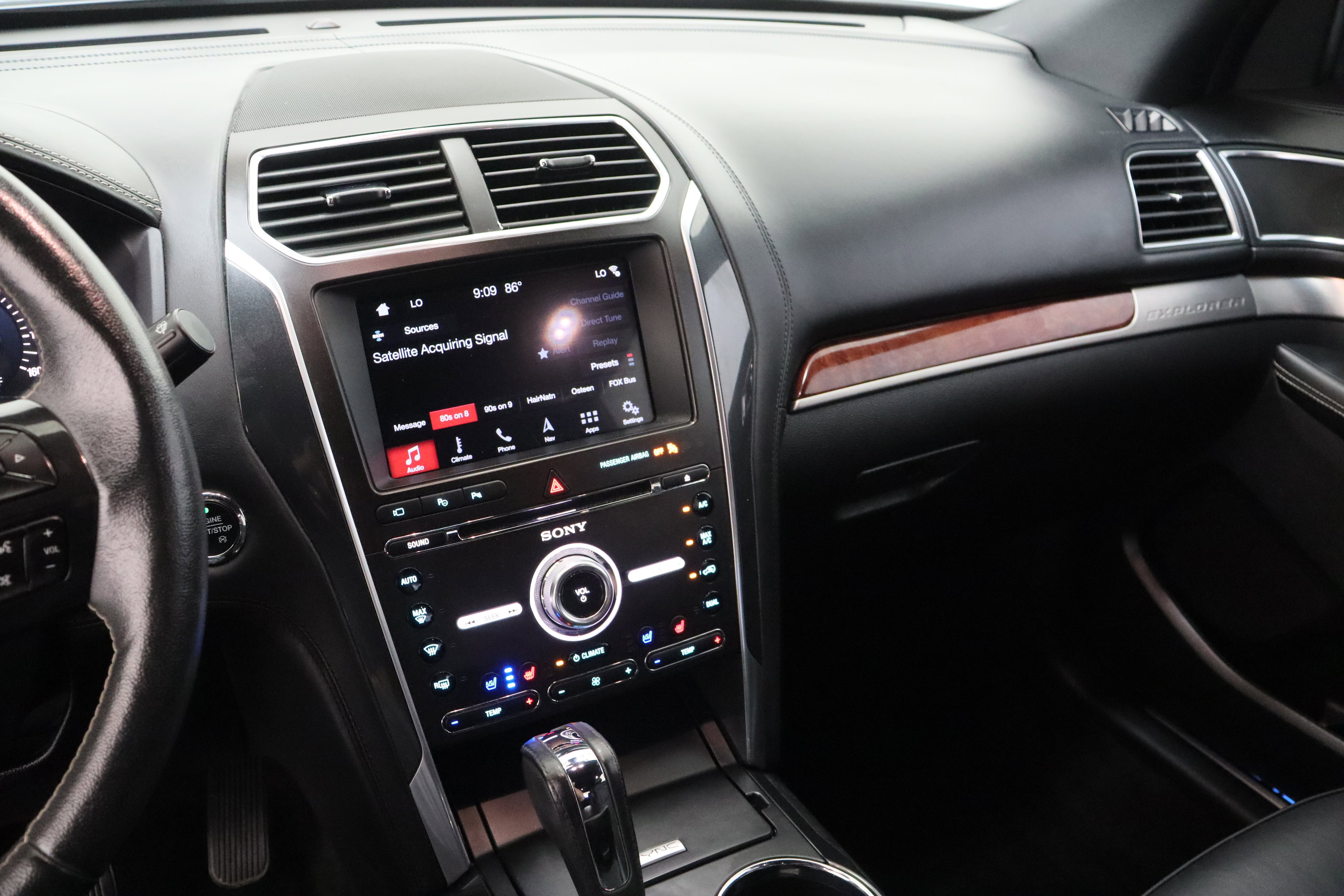 Used 2018 Ford Explorer Platinum AWD/4WD image 16