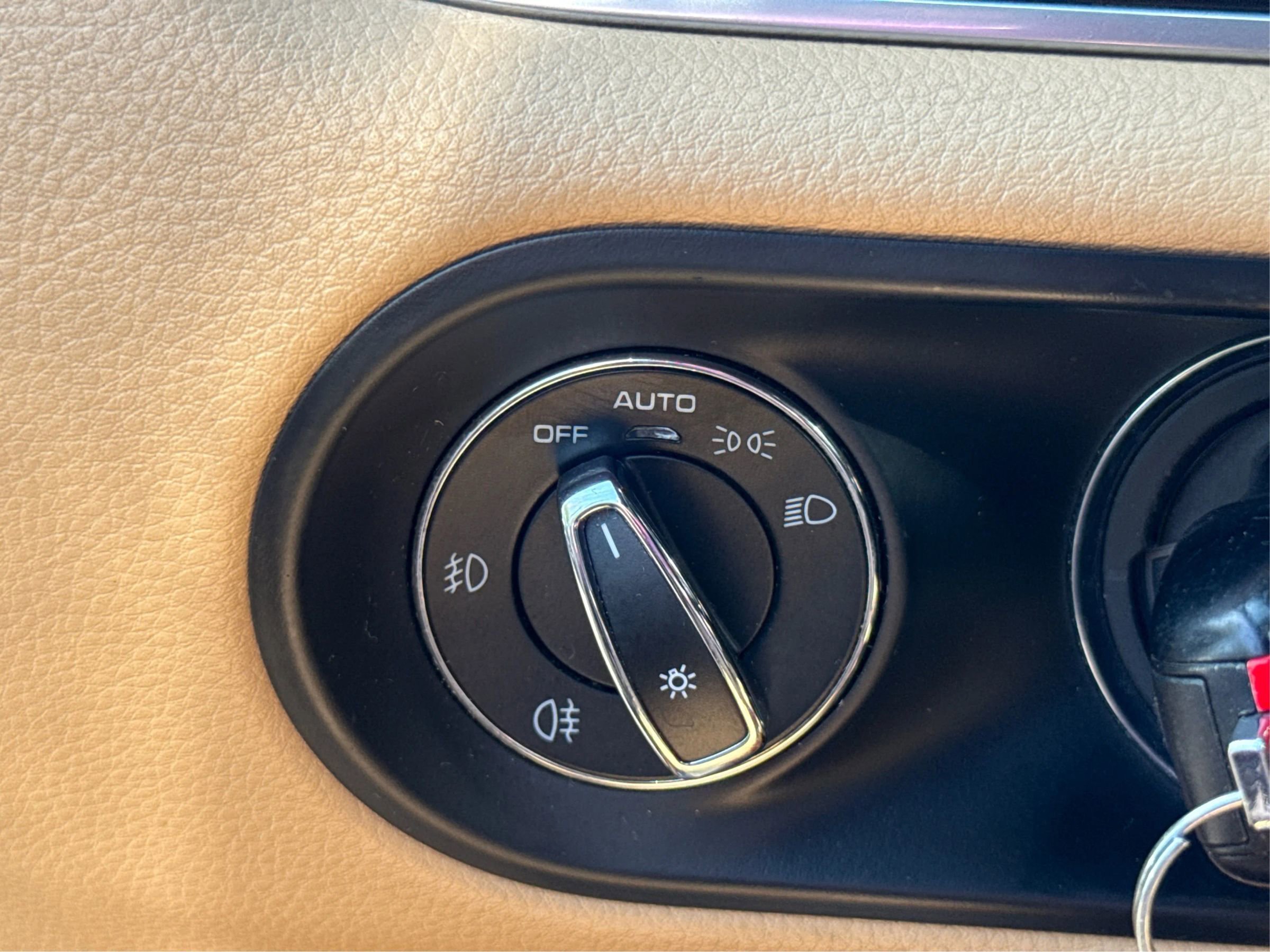 Used 2018 Porsche Macan Sport Edition AWD/4WD image 17