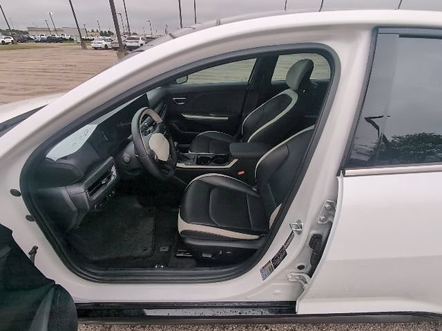 Used 2025 Kia K4 GT-Line w/ GT-Line Premium Package FWD image 12