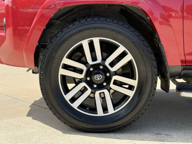 Used 2020 Toyota 4Runner SR5 AWD/4WD image 10