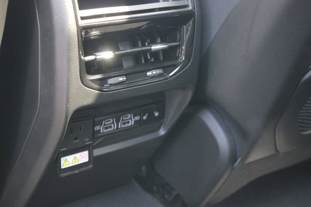 Used 2025 Jeep Grand Cherokee Limited w/ Luxury Tech Group II AWD/4WD image 27