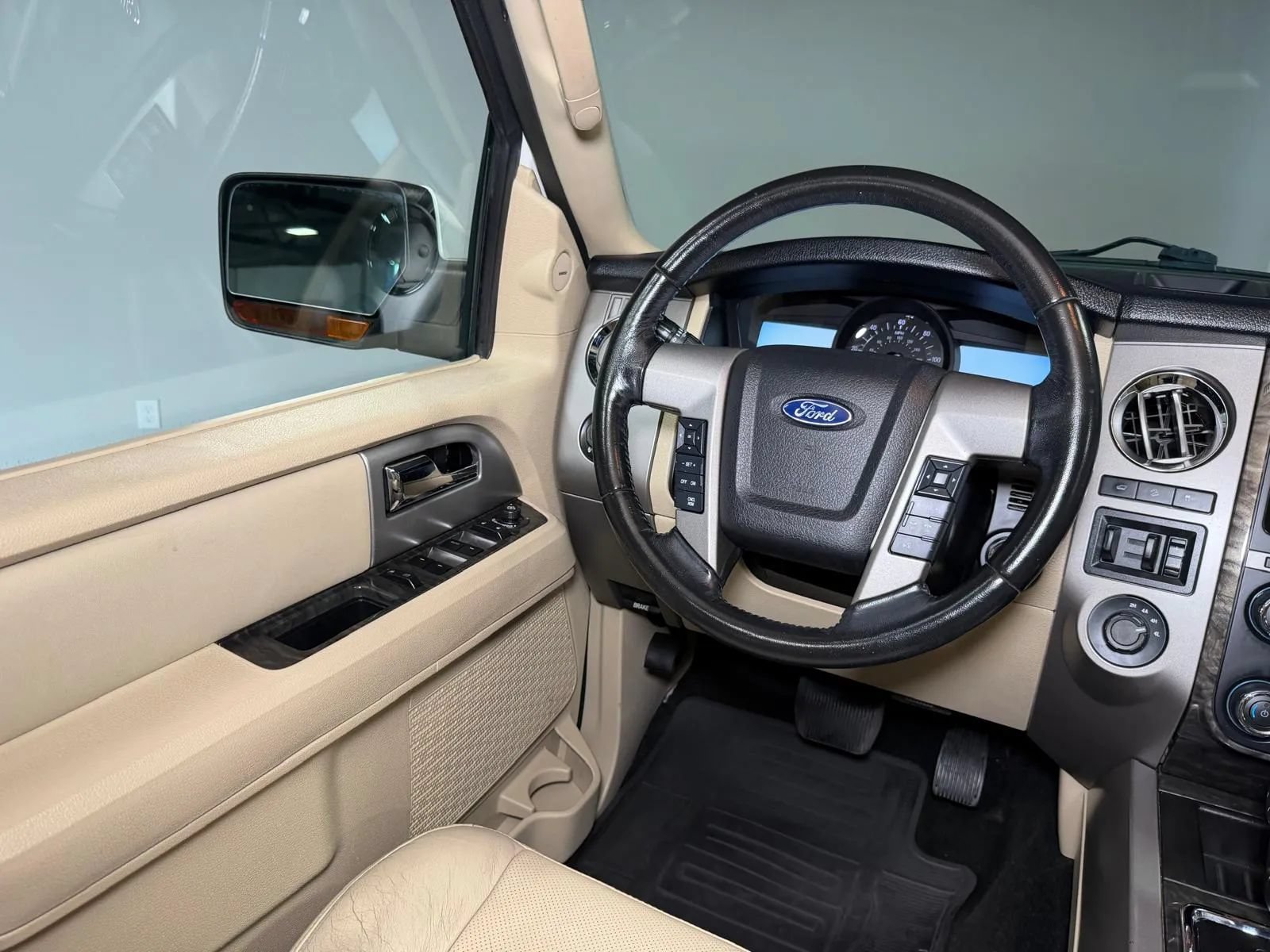 Used 2017 Ford Expedition Limited w/ Equipment Group 301A AWD/4WD image 27