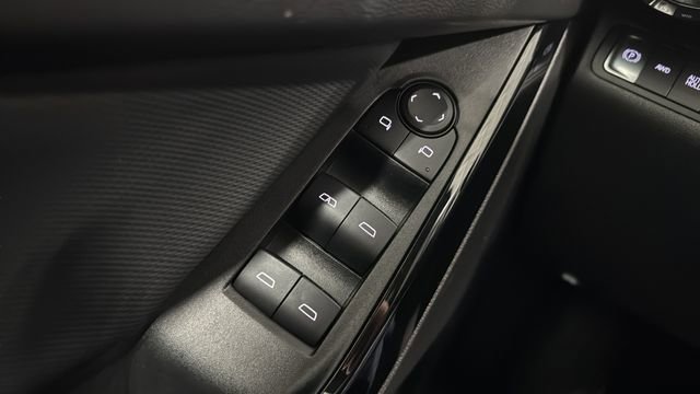 Used 2025 Chevrolet Equinox LT image 21