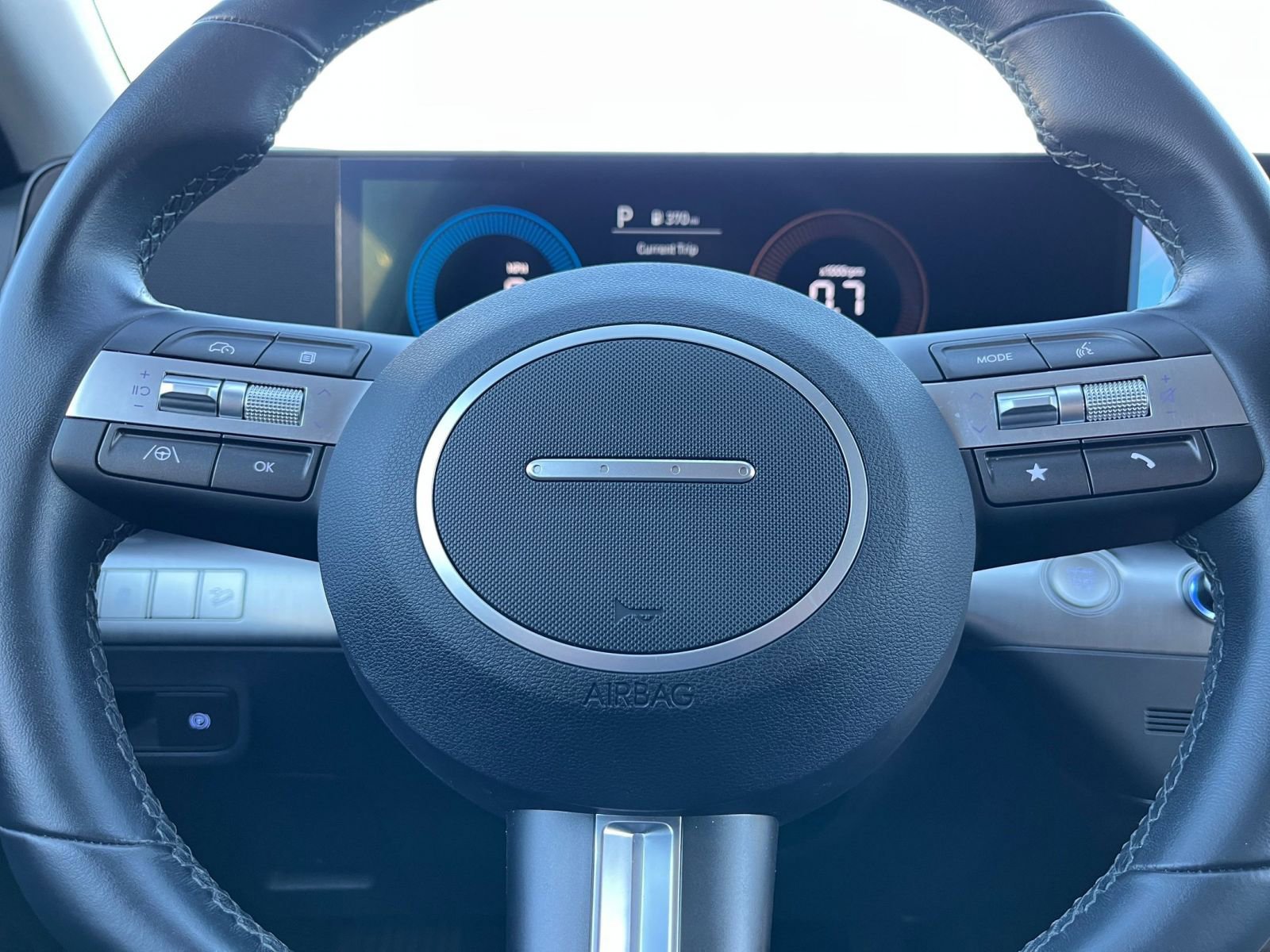 Used 2025 Volkswagen Atlas SE image 28