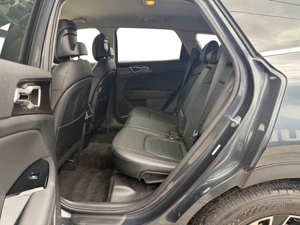 Used 2024 Kia Sportage EX FWD image 28