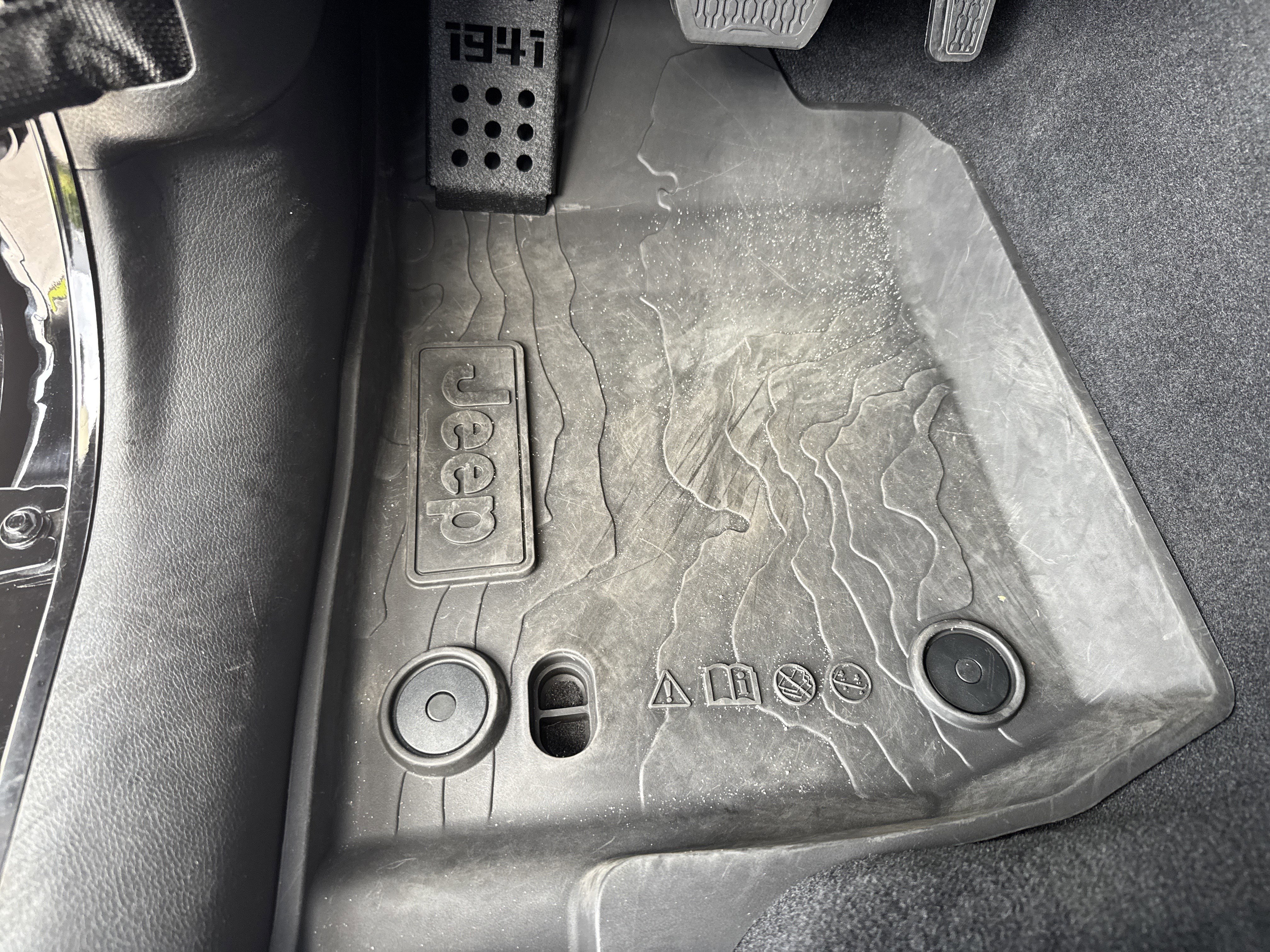 Used 2025 Jeep Gladiator Sport AWD/4WD image 17