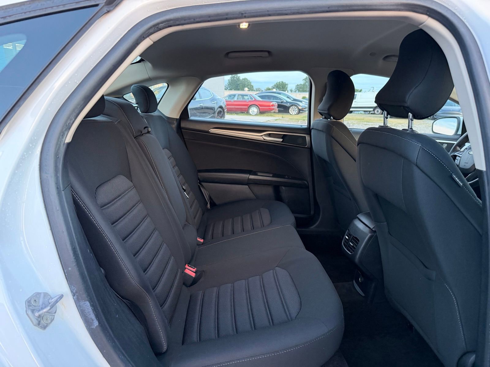 Used 2019 Ford Fusion SE FWD image 16