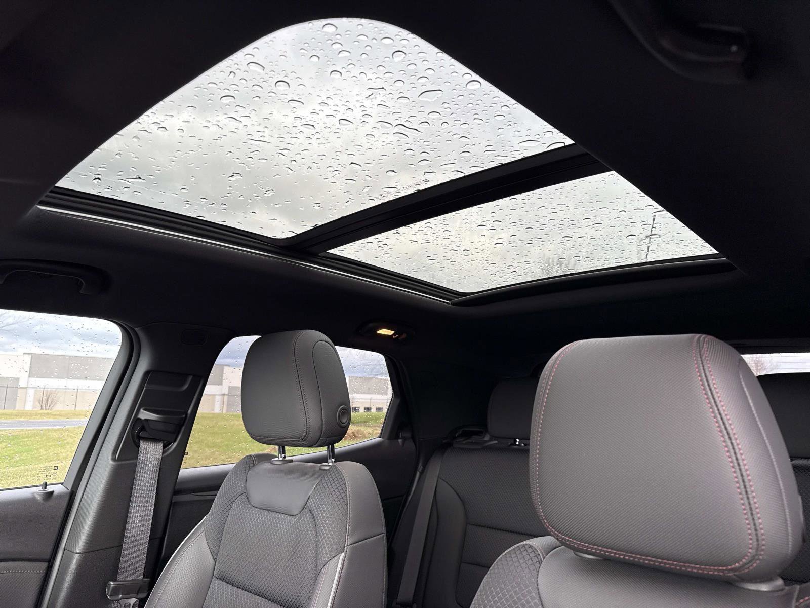 Used 2023 Chevrolet TrailBlazer RS w/ Sun and Liftgate Package AWD/4WD image 2