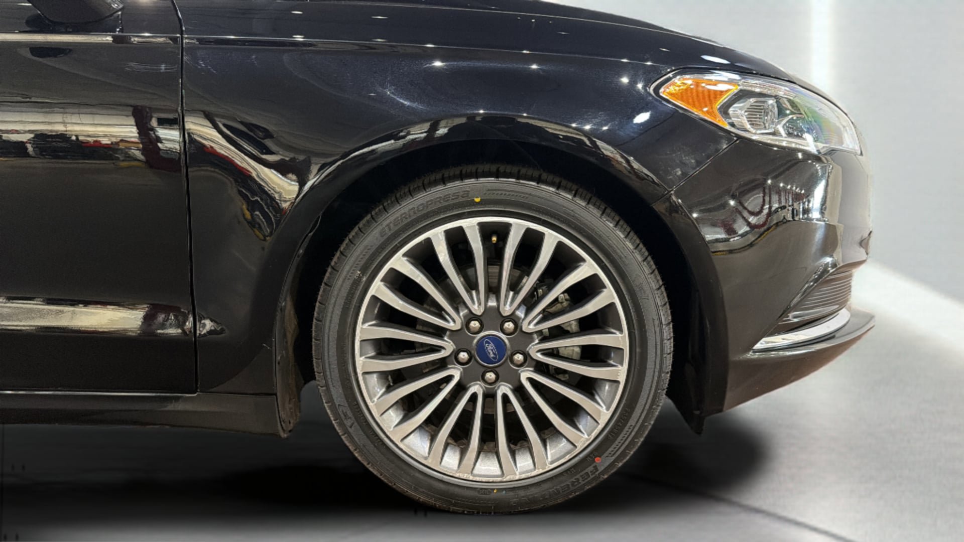 Used 2018 Ford Fusion SE w/ Fusion SE Technology Package image 34