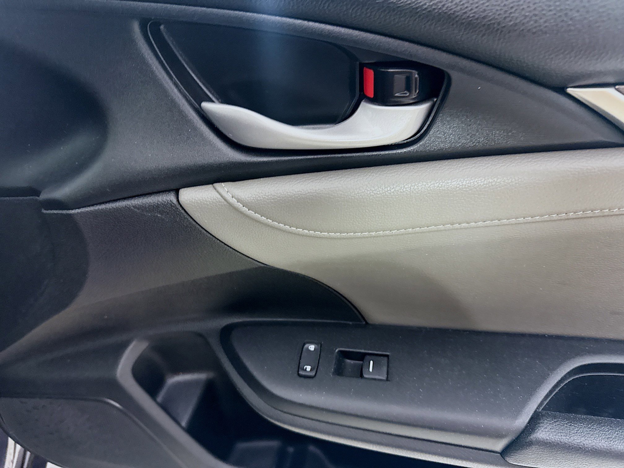 Used 2020 Honda Civic Touring image 31