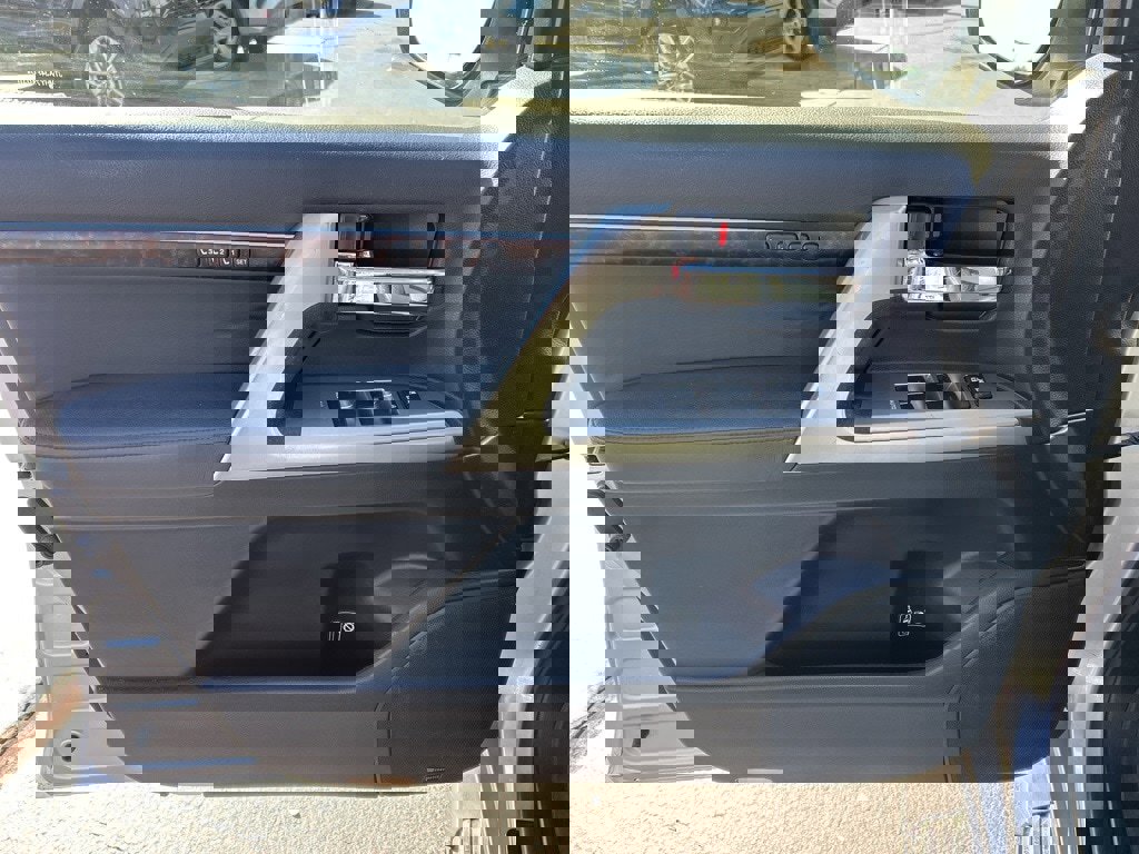 Used 2015 Toyota Land Cruiser image 3