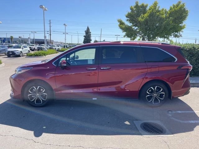 Used 2025 Toyota Sienna Platinum AWD/4WD image 8