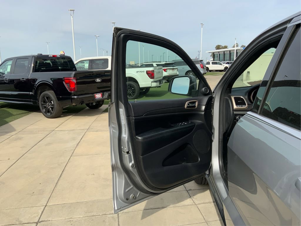 Used 2017 Jeep Grand Cherokee Laredo image 20