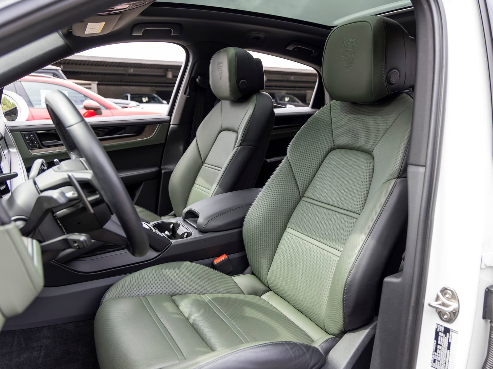 Certified 2024 Porsche Cayenne Coupe image 5