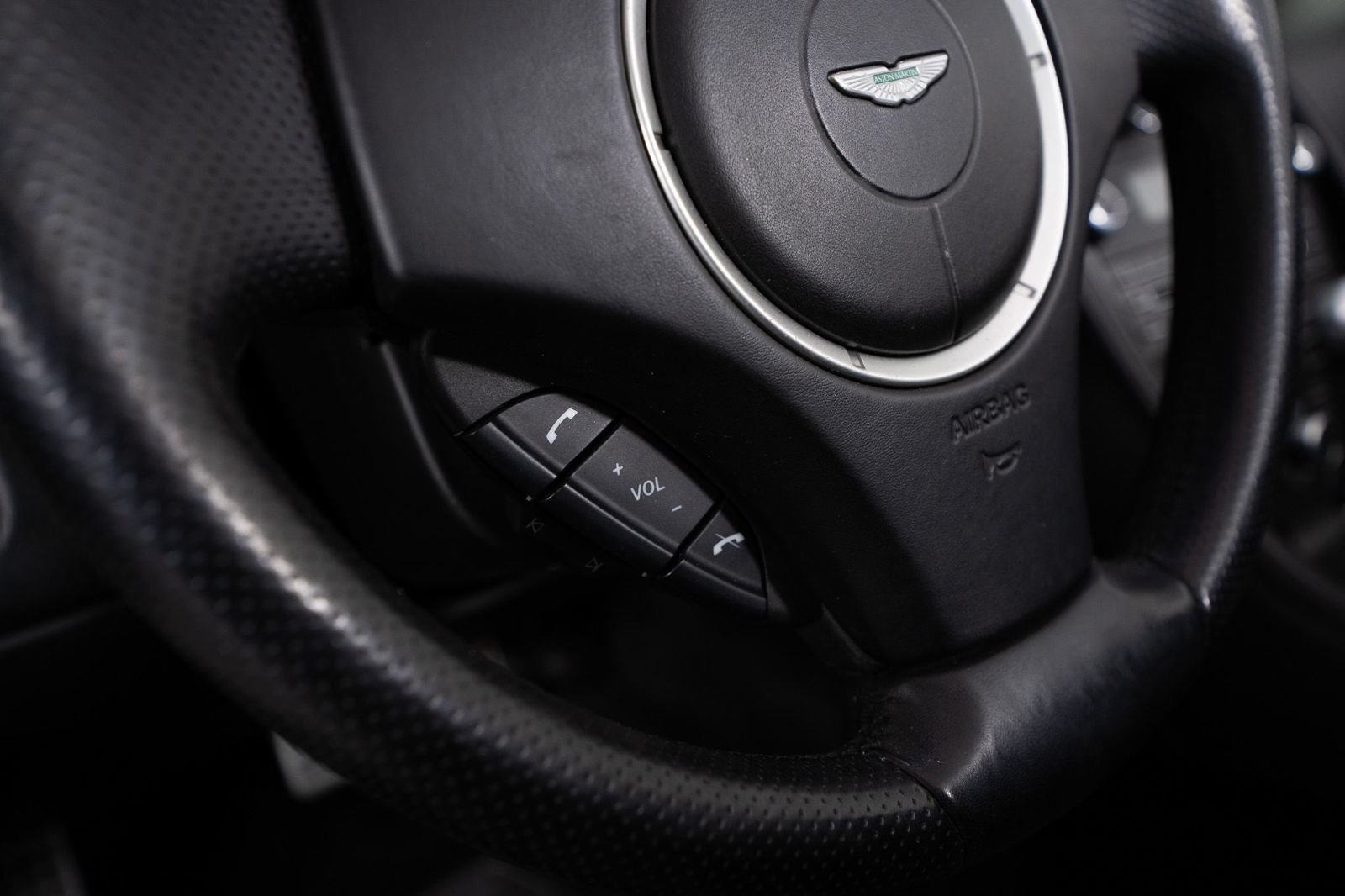 Used 2012 Aston Martin V8 Vantage Roadster RWD image 22