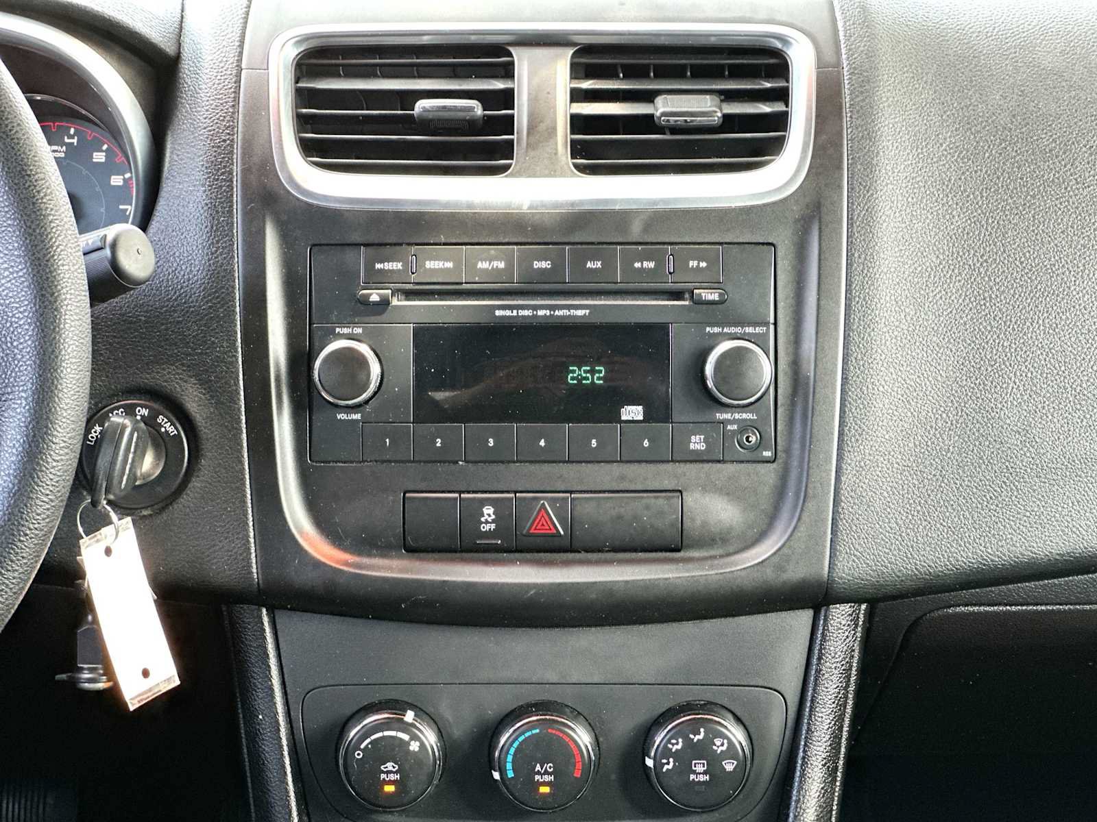 Used 2013 Dodge Avenger SE FWD image 26
