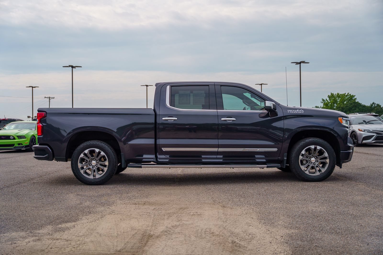 Used 2024 Chevrolet Silverado 1500 High Country w/ Technology Package AWD/4WD image 10