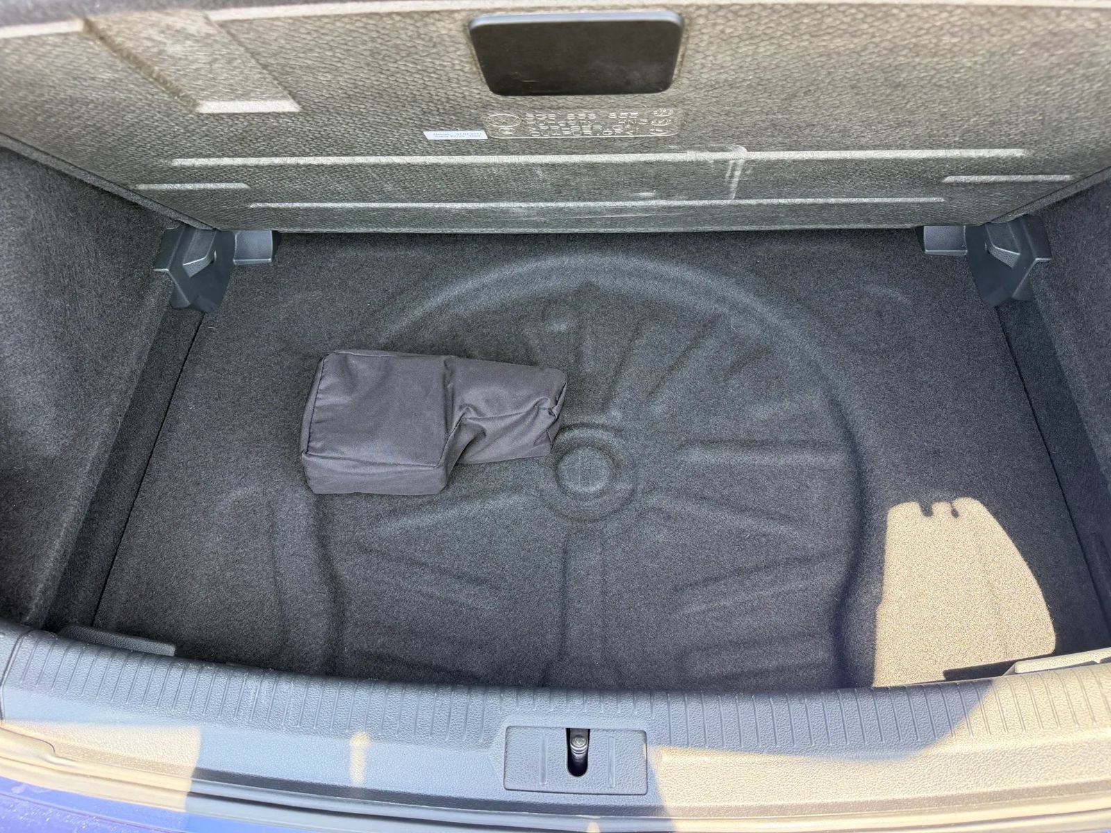 Used 2017 Volkswagen e-Golf SE FWD image 35