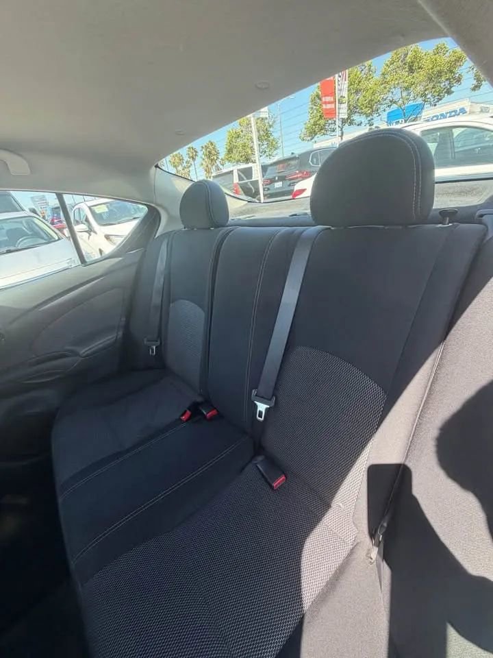 Used 2016 Nissan Versa SV FWD image 8