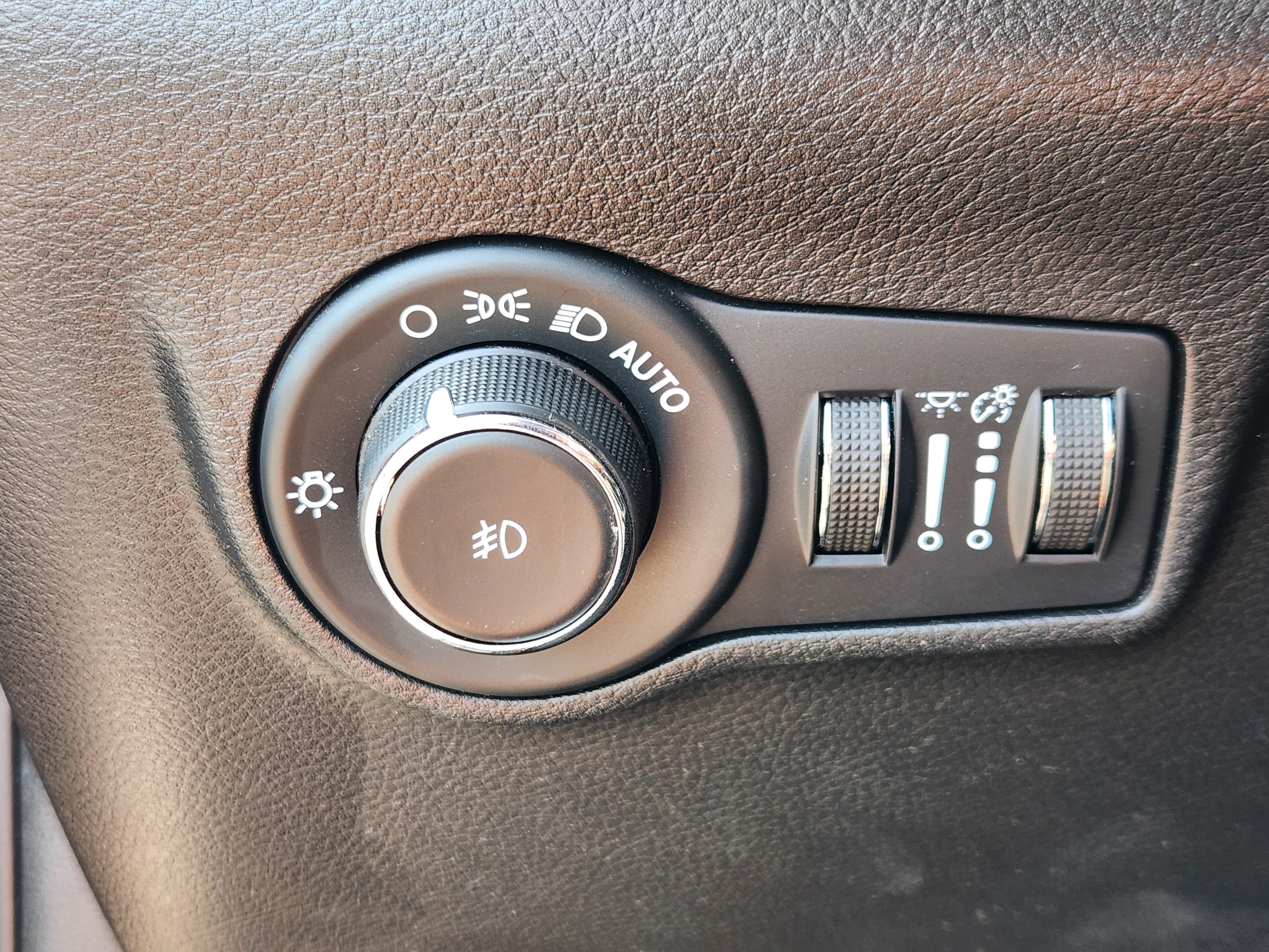 Used 2023 Jeep Compass Latitude w/ Convenience Group AWD/4WD image 24