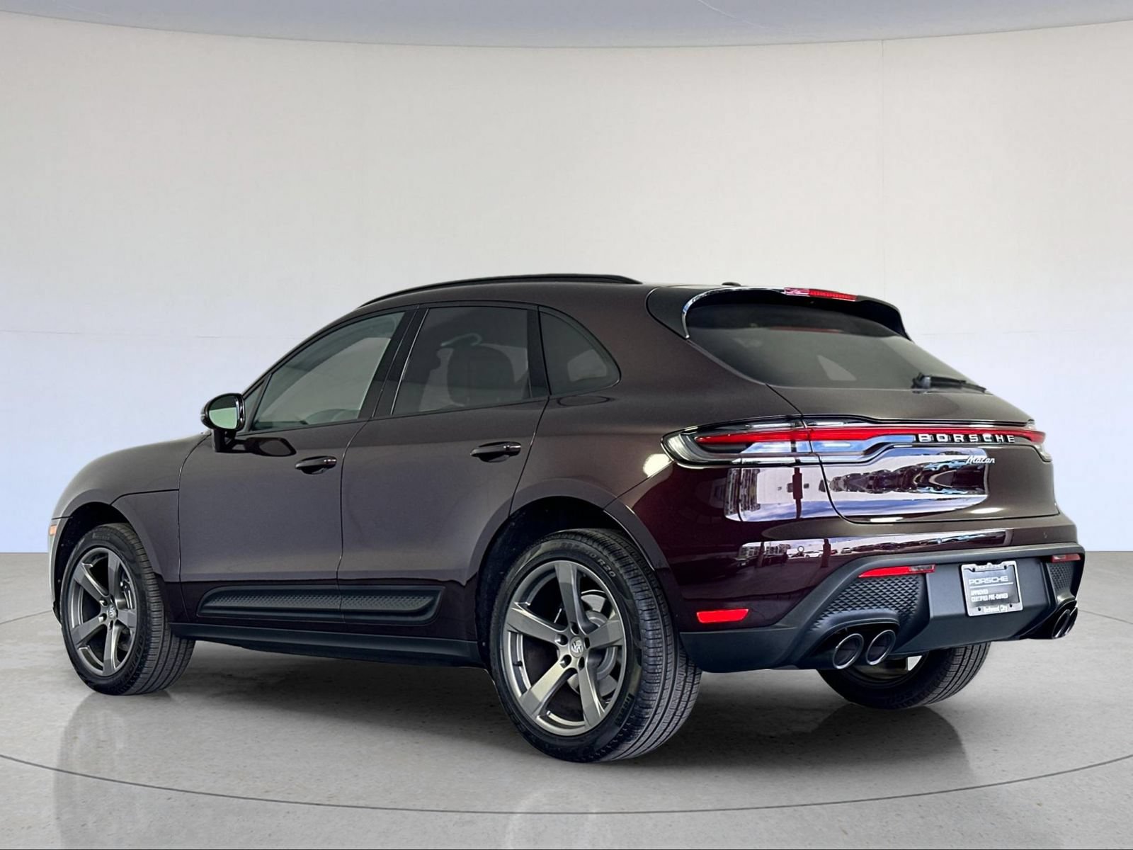 Certified 2026 Porsche Macan AWD/4WD image 3