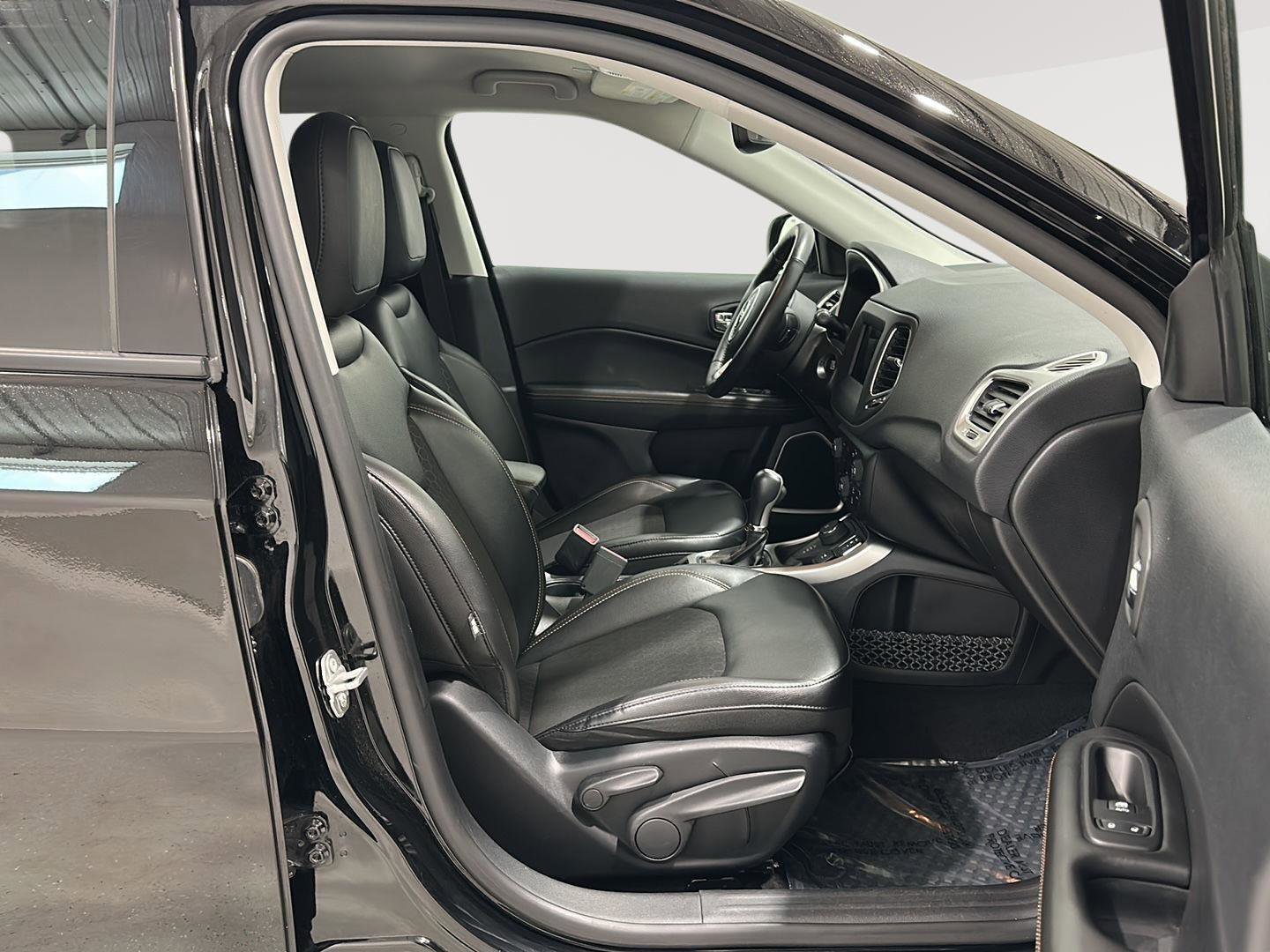 Used 2019 Jeep Compass Latitude w/ Popular Equipment Group image 25