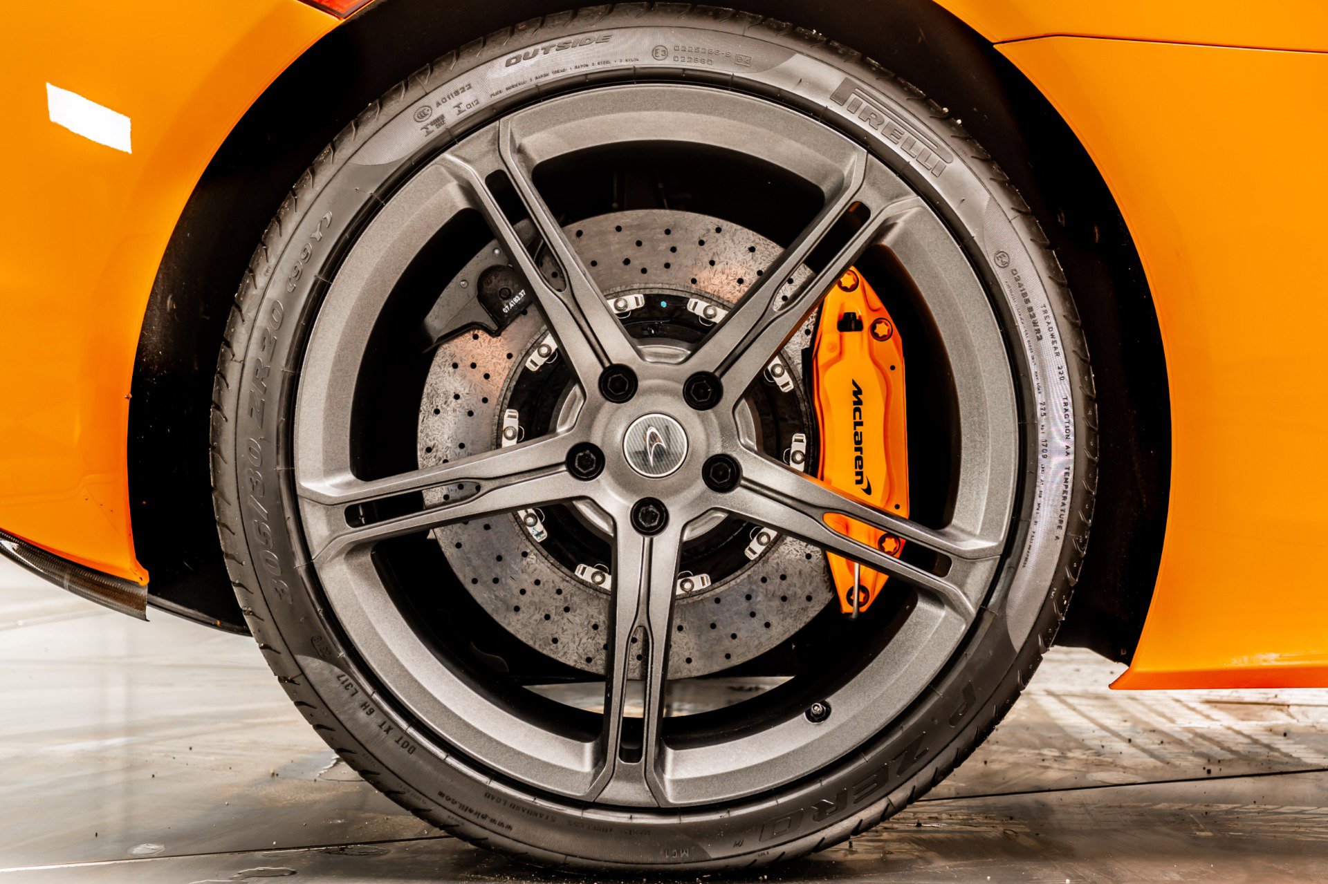 Used 2015 McLaren 650S Spider RWD image 38