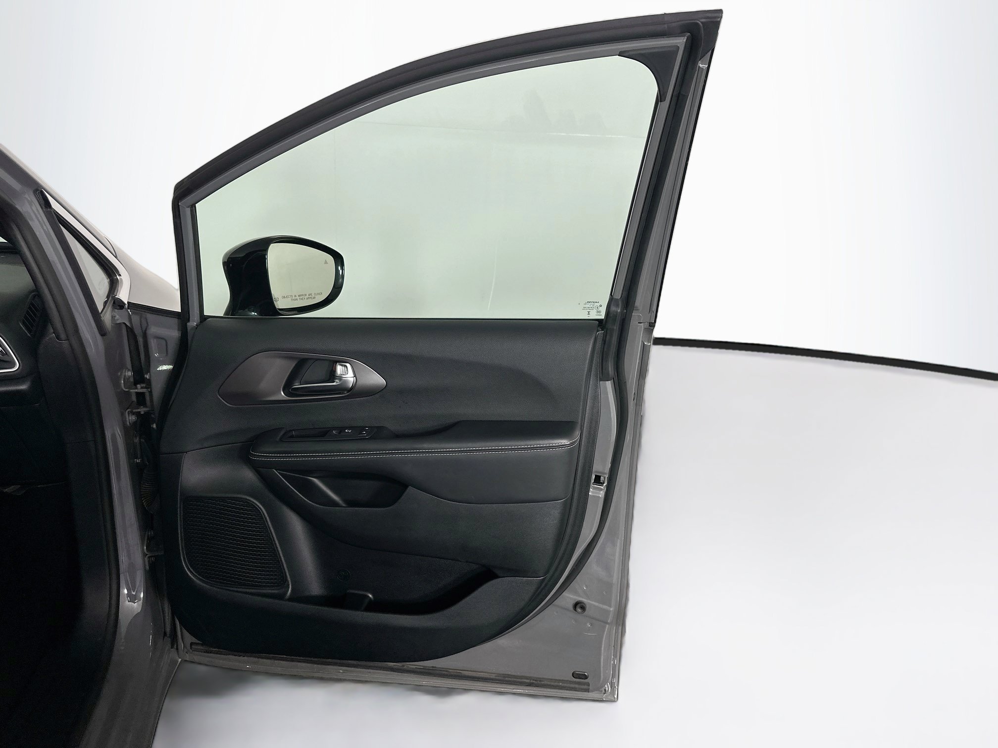 Used 2025 Chrysler Pacifica Select FWD image 33