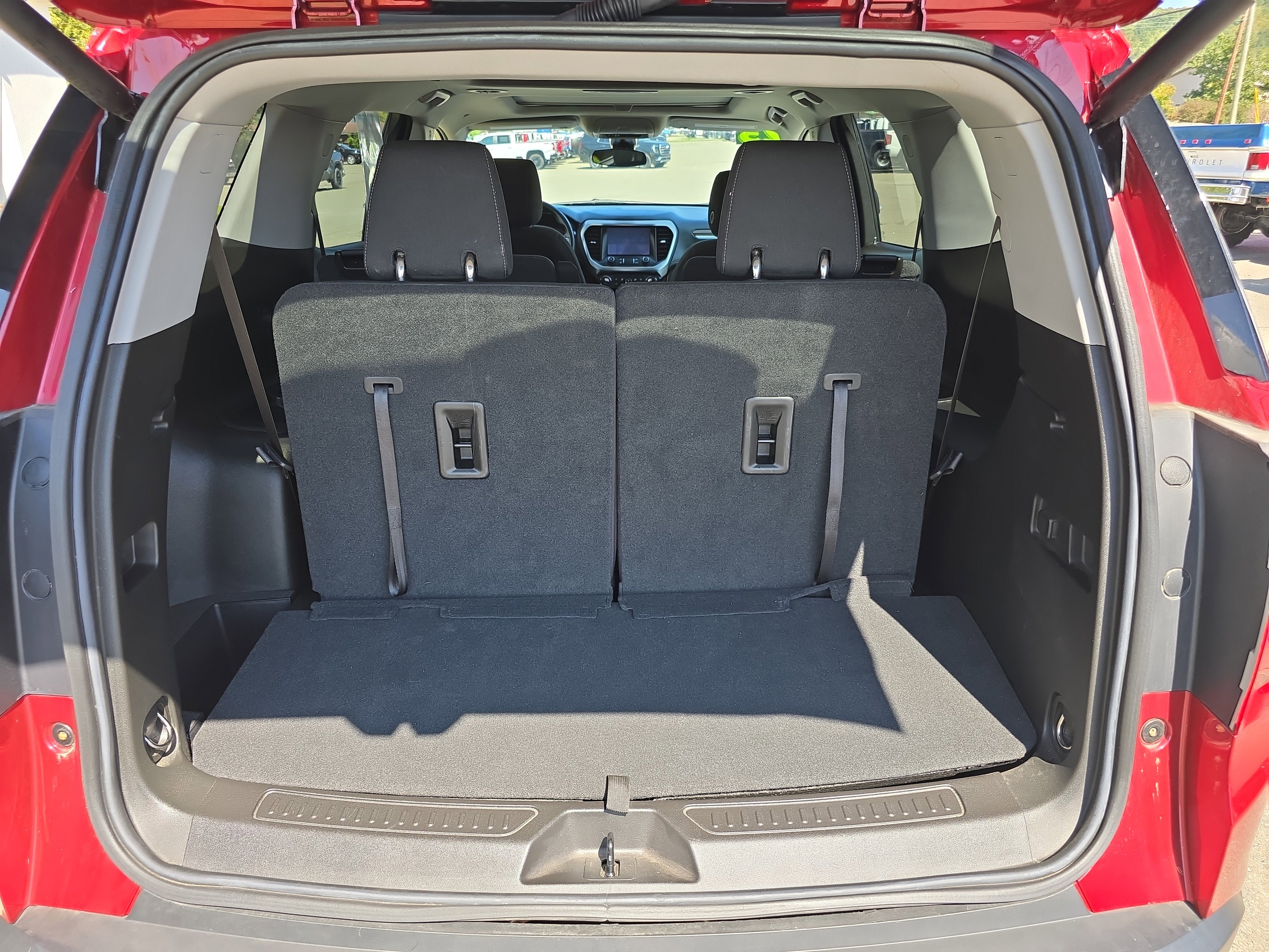 Used 2023 GMC Acadia SLE w/ Driver Convenience Package image 5