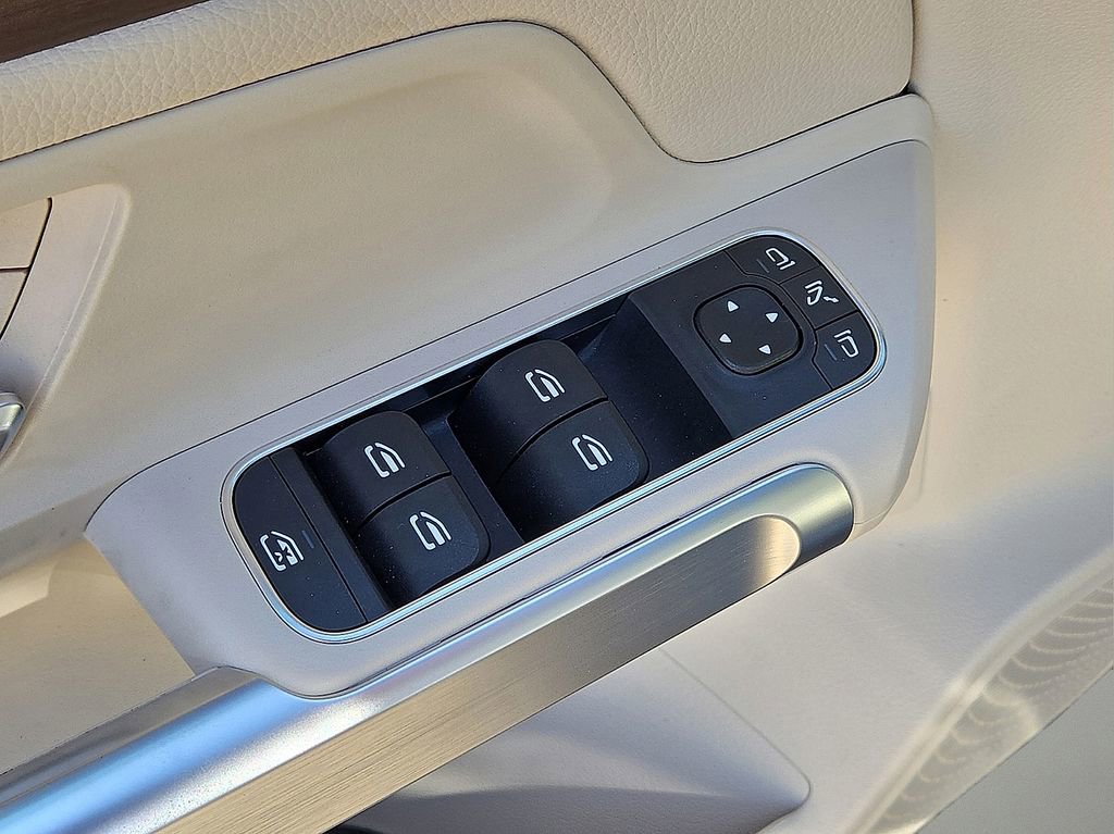 Used 2025 Mercedes-Benz GLB 250 image 21