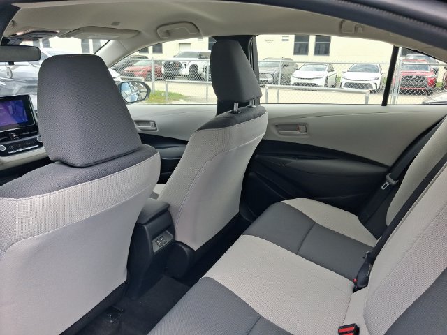 Used 2025 Toyota Corolla LE FWD image 5