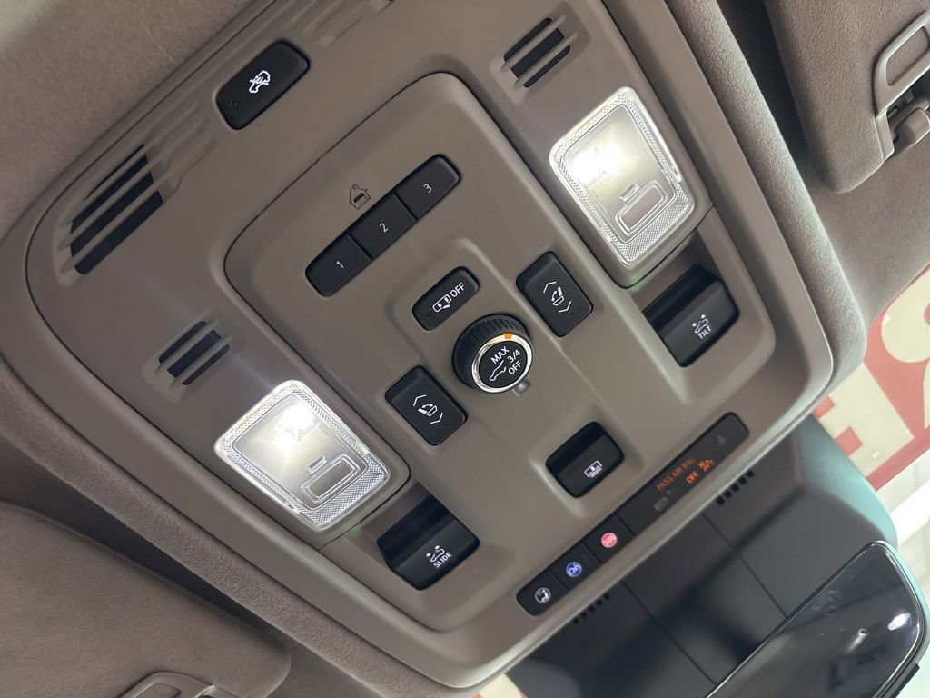 Used 2022 Cadillac Escalade ESV Premium Luxury Platinum image 24